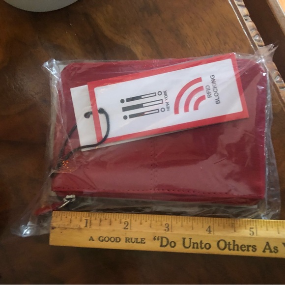 Red Leather Wallet Credit Card ID Holder Zipper Coin Purse - Picture 7 of 9